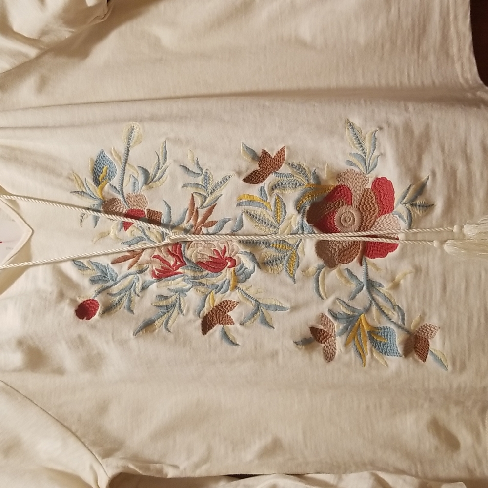 NWT Solitaire Beige/Cream Embroidered Long Sleeve Top, size M - Picture 2 of 16